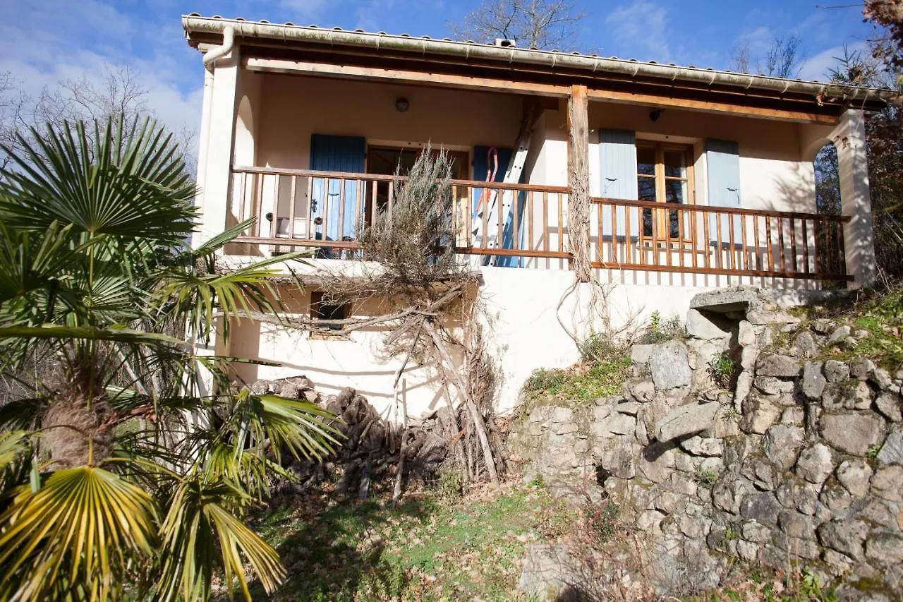 Villa Domaine Liberté avec prairie et forêt au bord d'une rivière en Ardèche Silhac