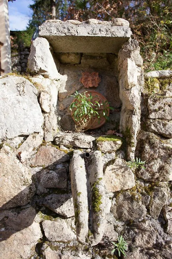 Villa Domaine Liberté avec prairie et forêt au bord d'une rivière en Ardèche Silhac