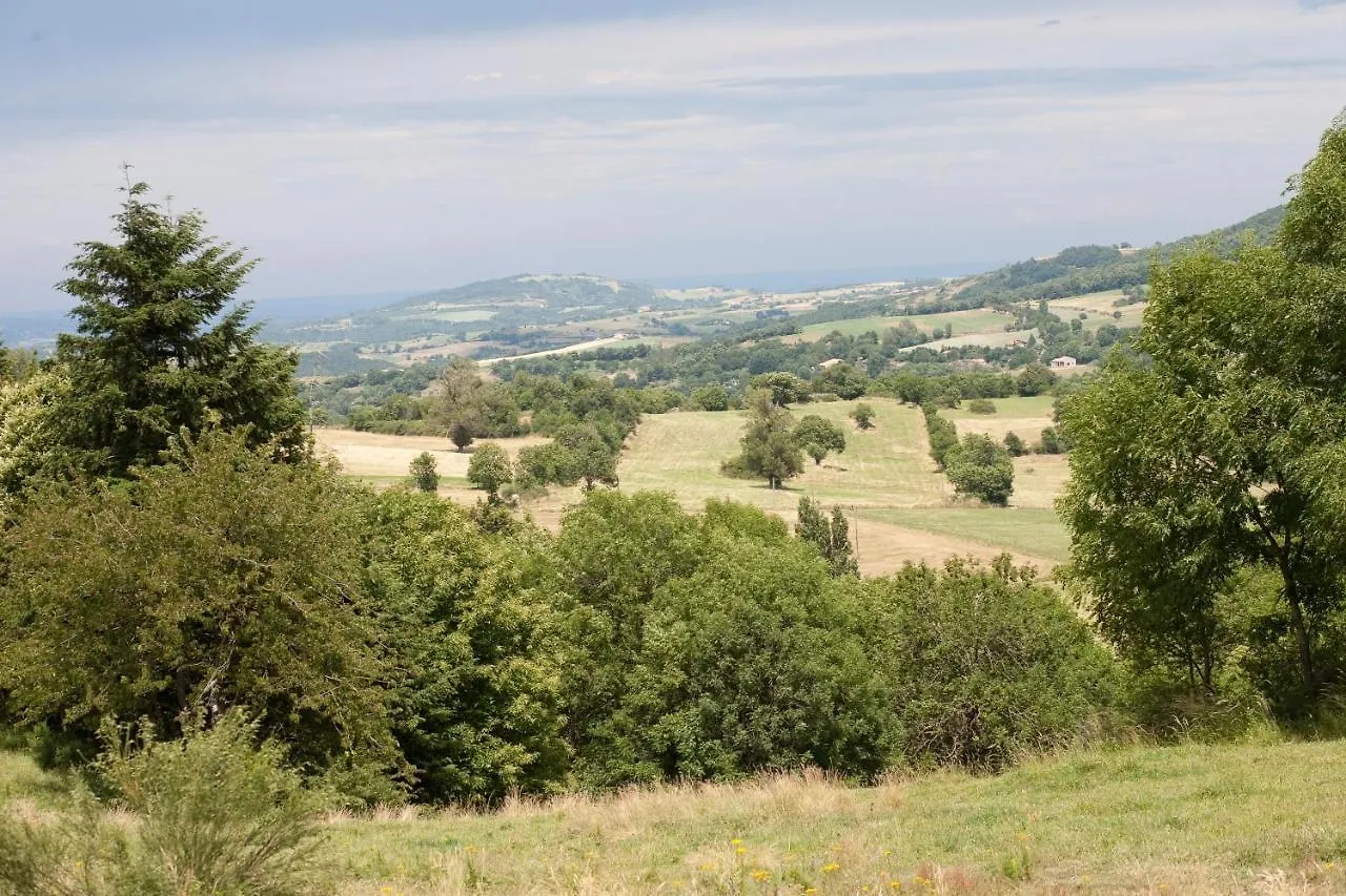 Villa Domaine Liberté avec prairie et forêt au bord d'une rivière en Ardèche Silhac France